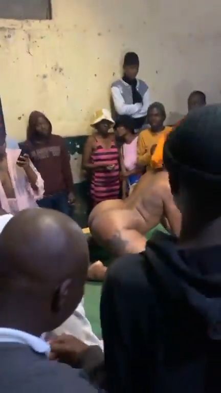 Mazingelele Young Zodwa Plays With Her Pussy on stage pt 2